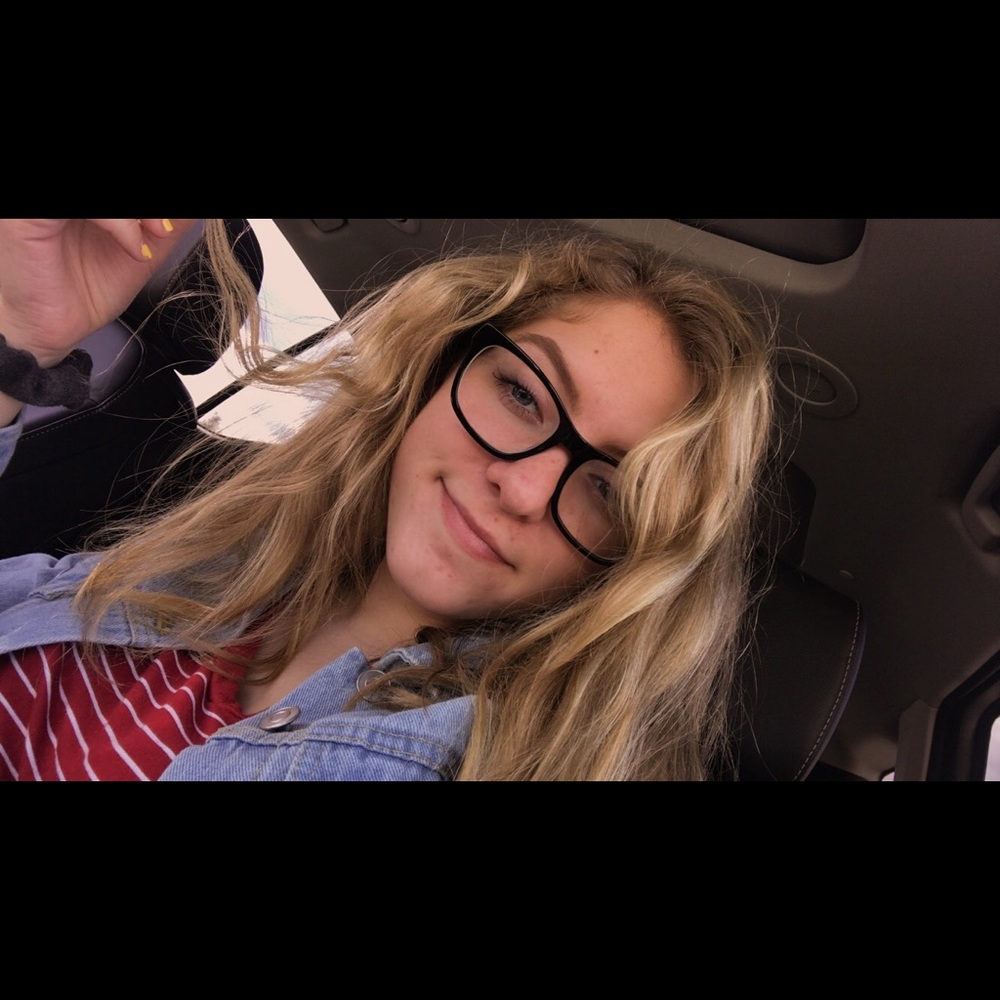 Meet your Posher, Emily